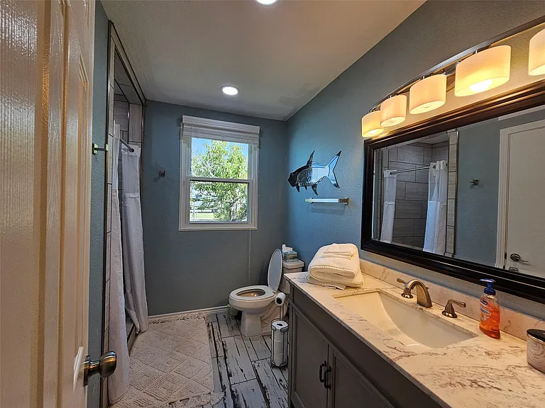 136 Fisher St — Photo 6