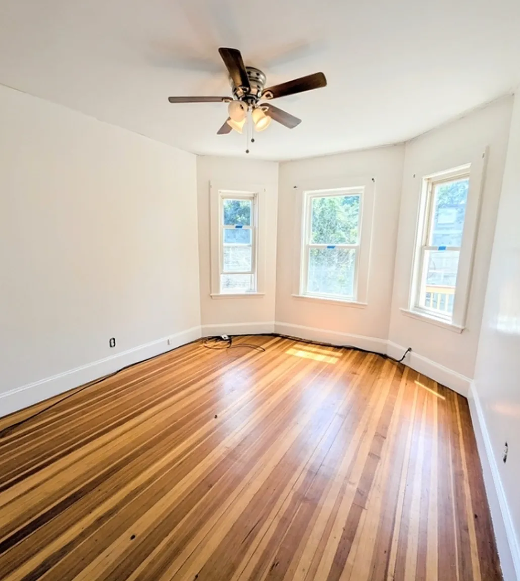 3 bed, $3,000 — Photo 2