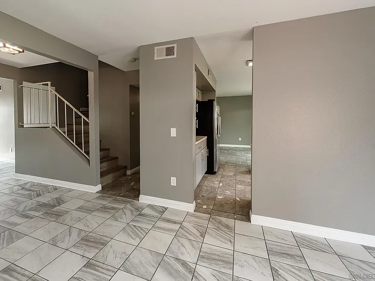 1045 Fuchsia Ln — Photo 2