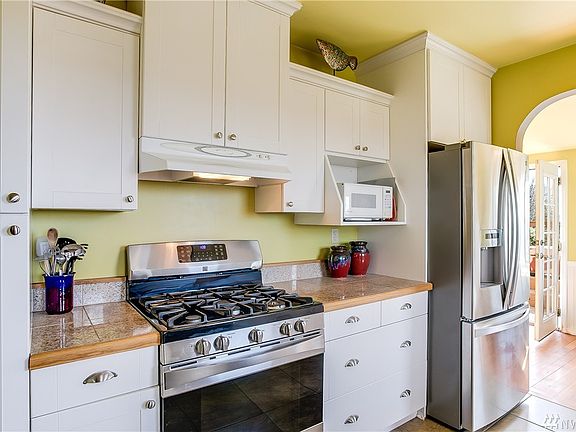 5th image of 2359 S Raymond St