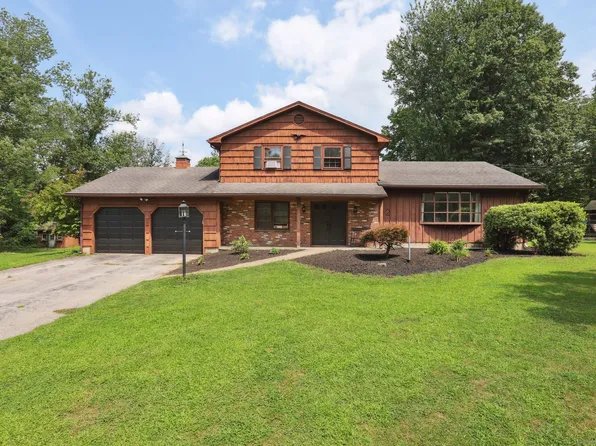 2 Brookwood Drive, Newtown, CT 06470