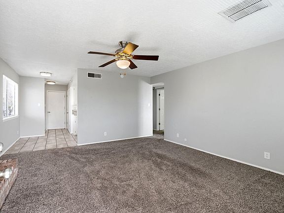 5th image of 408 Rainbow Ct SE