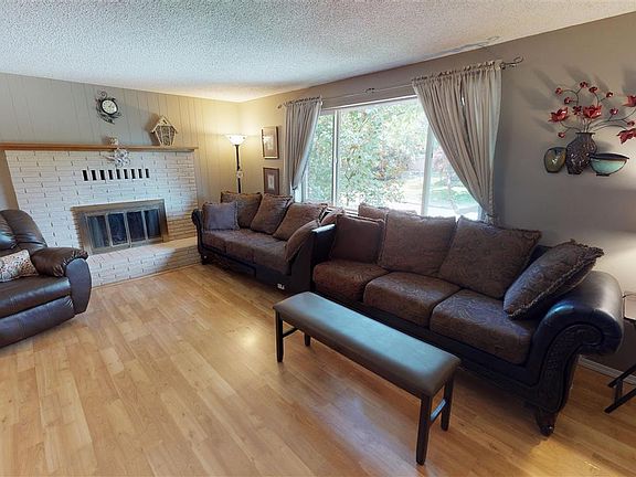 2nd image of 510 NW Polaris St