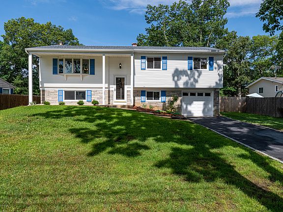 3rd image of 76 Jonquil Ln
