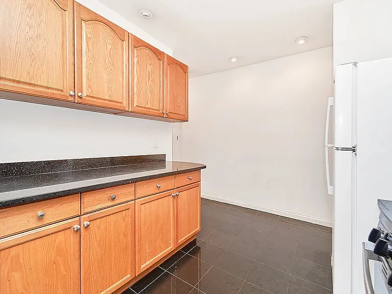 152 E 22nd St #5-C — Photo 12