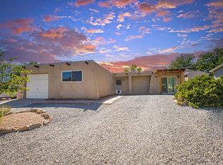 5716 Avenida La Mirada NW, Albuquerque, NM 87114