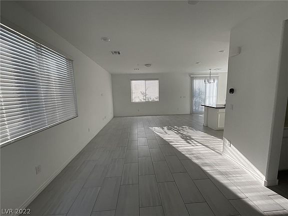 3rd image of 3211 Camellia Bank Ave
