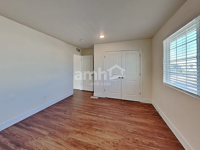 1029 N Barkvine Ave — Photo 22