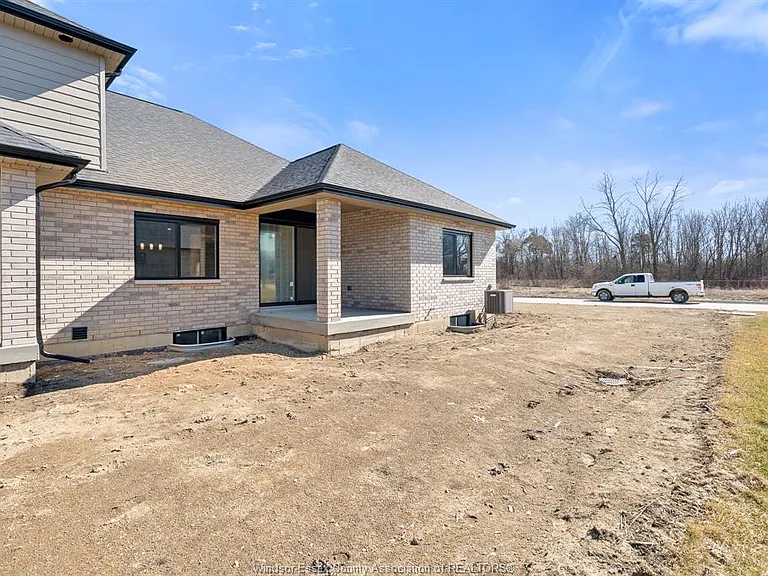 715 Elliot Point Rd #B — Photo 25