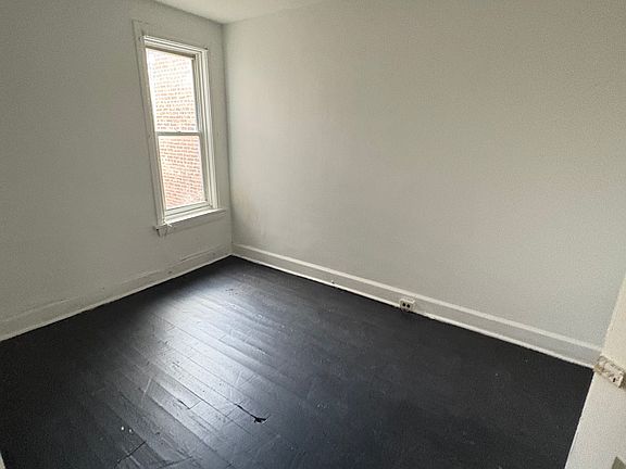 3rd image of 506 Curtin St