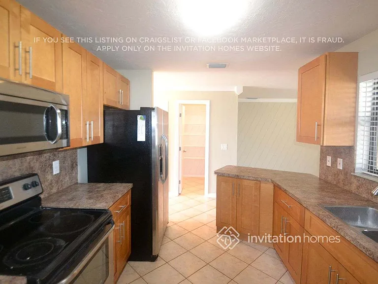 1454 SW 26th Ave — Photo 4