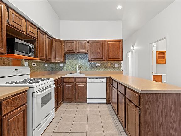 2nd image of 2229 N Clybourn Ave APT 2