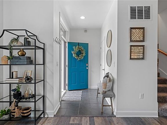 3rd image of 1152 NE Beacon Hill Ln #2