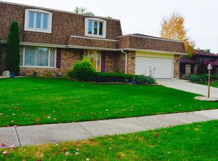 609 Honey Locust Ln, Darien, IL