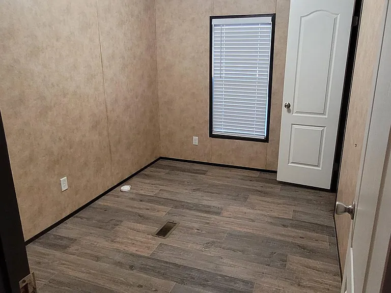 2405 Broad St — Photo 11