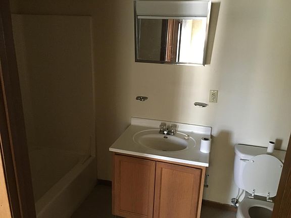 2nd image of 100 Loretta Ln