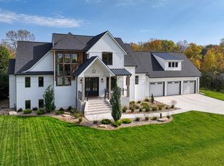 1542 Hidden Acres Ln, Neenah, WI 54956