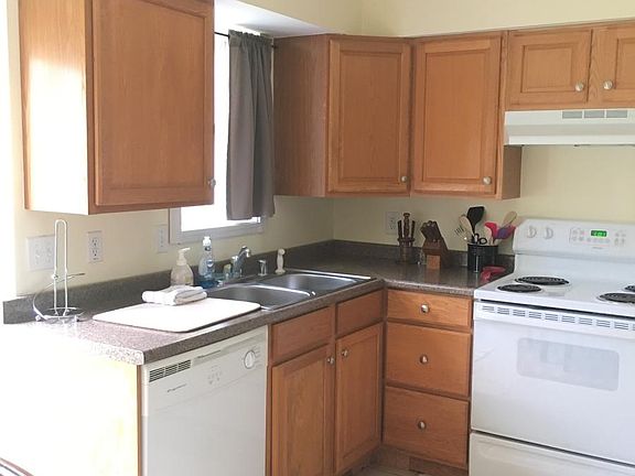 3rd image of 8 Hickory Hill Ln #A