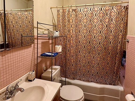 5th image of 143 Wilson St