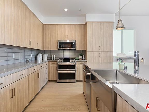 5th image of 1746 N Garfield Pl #201