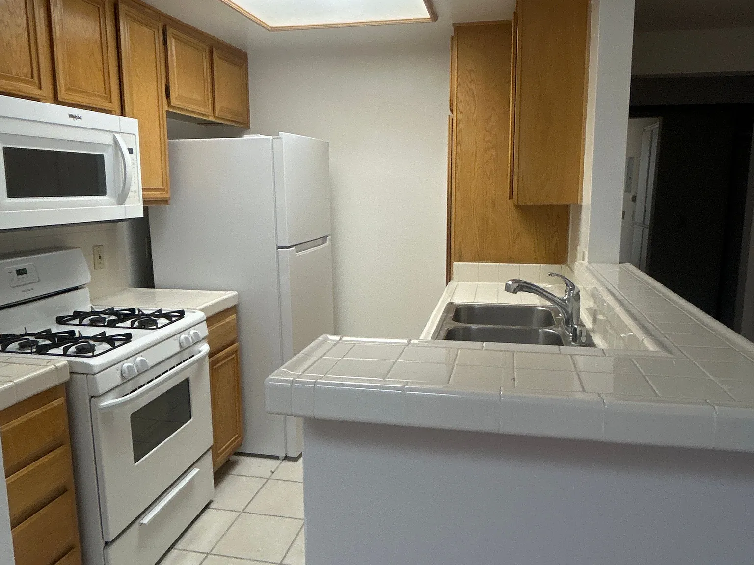2 bed, 950 sqft, $2,595 — Photo 4