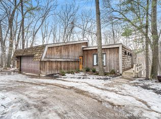 8556 Vergennes St SE, Ada, MI 49301