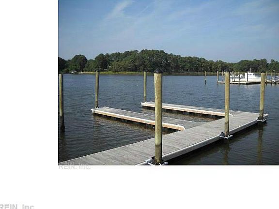 5th image of 451 Shorewood Pl