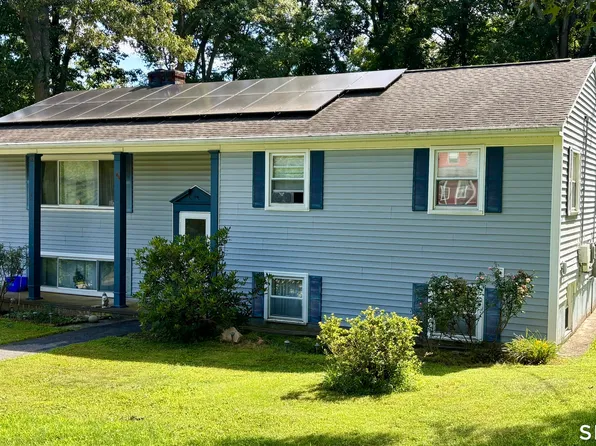 32 Pollys Lane, Montville, CT 06382