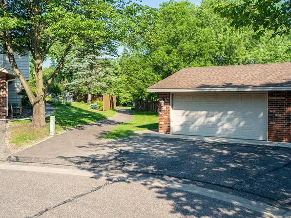 9712 Cimarron Cir, Minnetonka, MN 55305