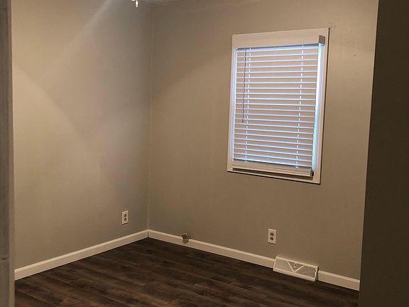 4th image of 108 E 35th St #4