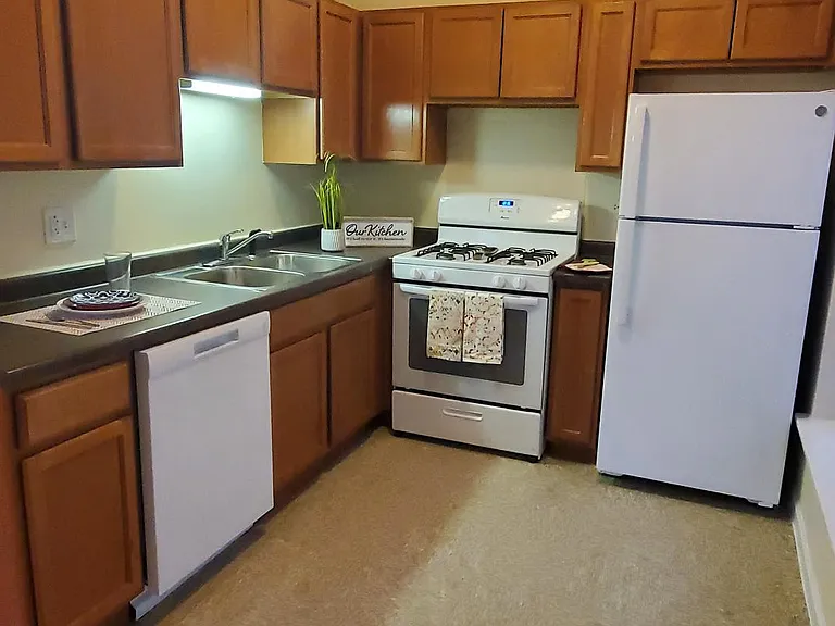 Park Apartments — Photo 6