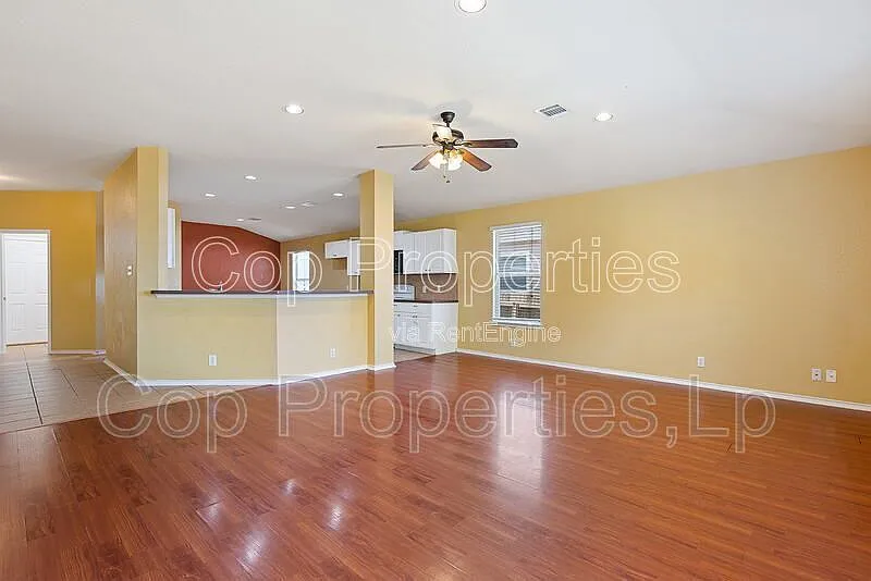 3 bed, 2.0 bath, 1677 sqft, $1,750 — Photo 3