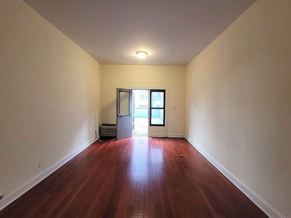 3rd image of 134 9th Ave #2U