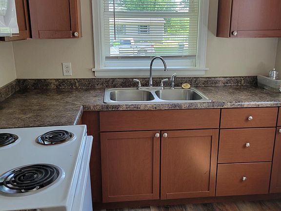 3rd image of 328 Lawrence Ave