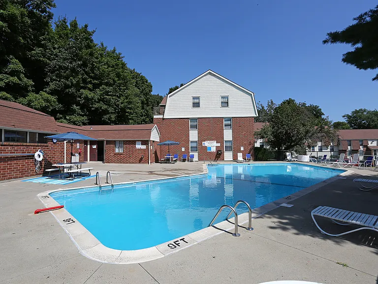 Ridgefield Apartments — Photo 14