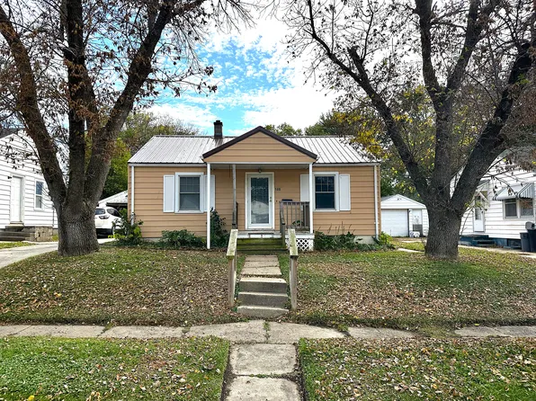 108 W Nishna Rd, Shenandoah, IA 51601