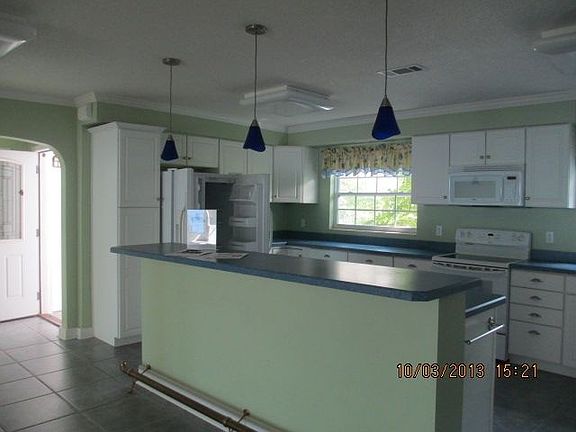 4th image of 120 Riverview Dr E
