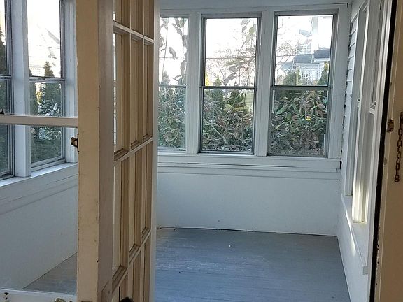 5th image of 1261 W Clifton Blvd