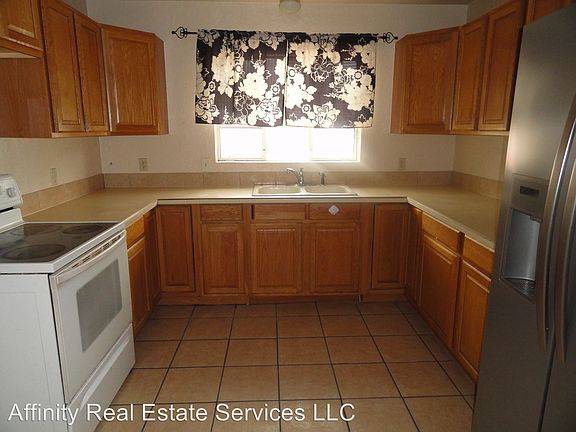 3rd image of 1106 N Guadalupe St