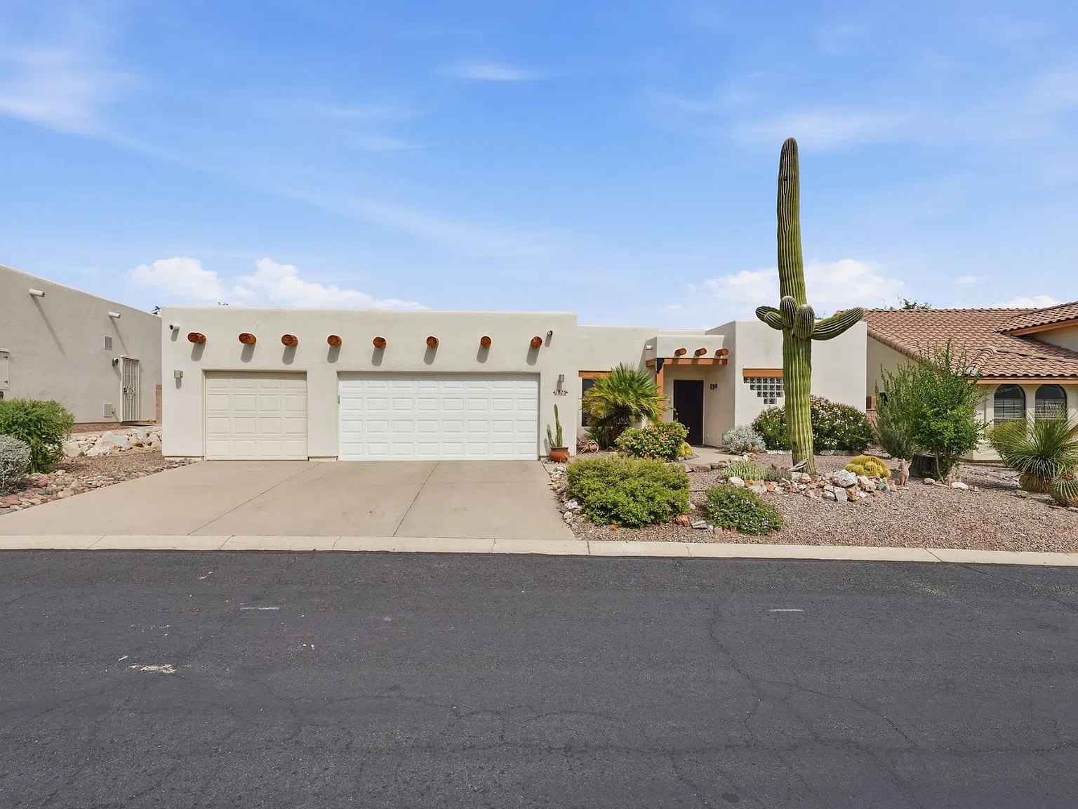 4 bed, 2382 sqft, $3,000 — Photo 2