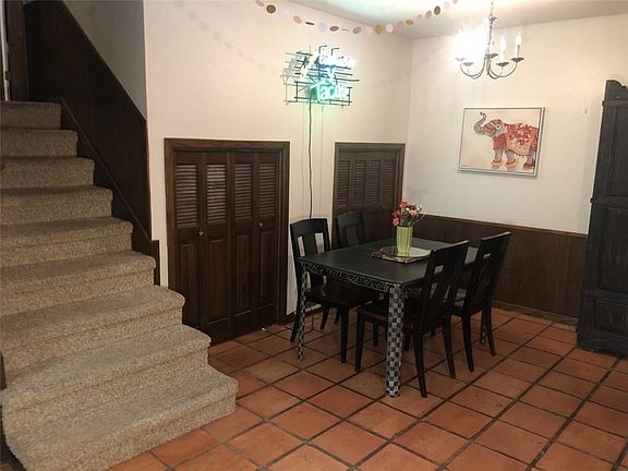 5th image of 2604 Carnarvon Ln #B