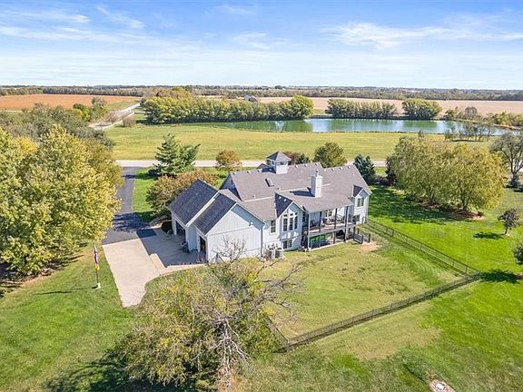 3rd image of 23119 Pawnee Rd