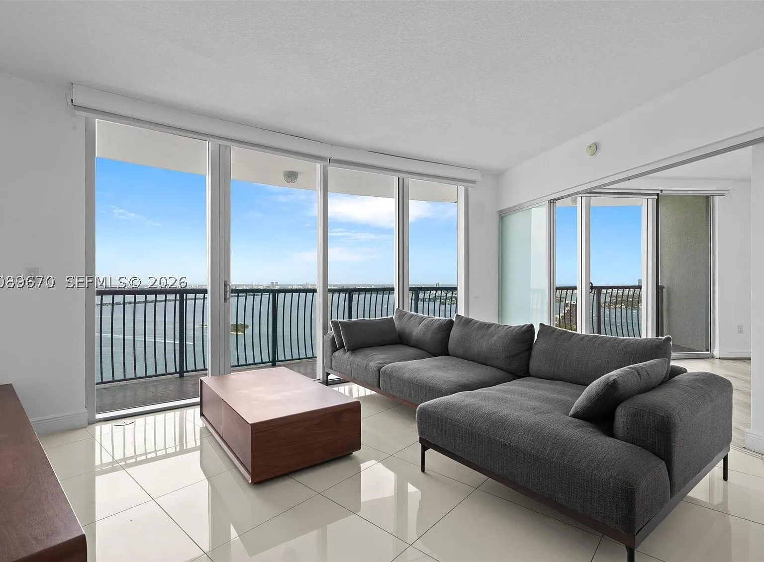 2 bed, 2.0 bath, 1048 sqft, $4,500 — Photo 2