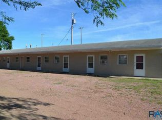 913 S Main St, Lennox, SD 57039