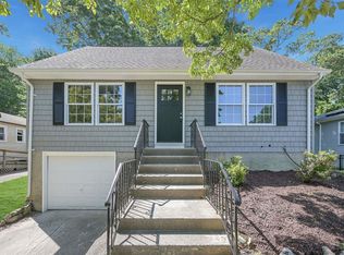 10 Hampton Rd, Sound Beach, NY 11789