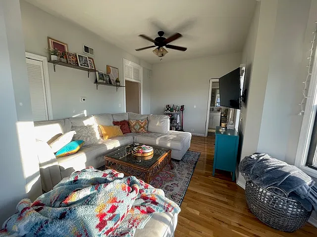3359 N Southport Ave #4 — Photo 9