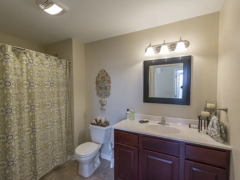 Tenth & College Horizons Apartments — Photo 35