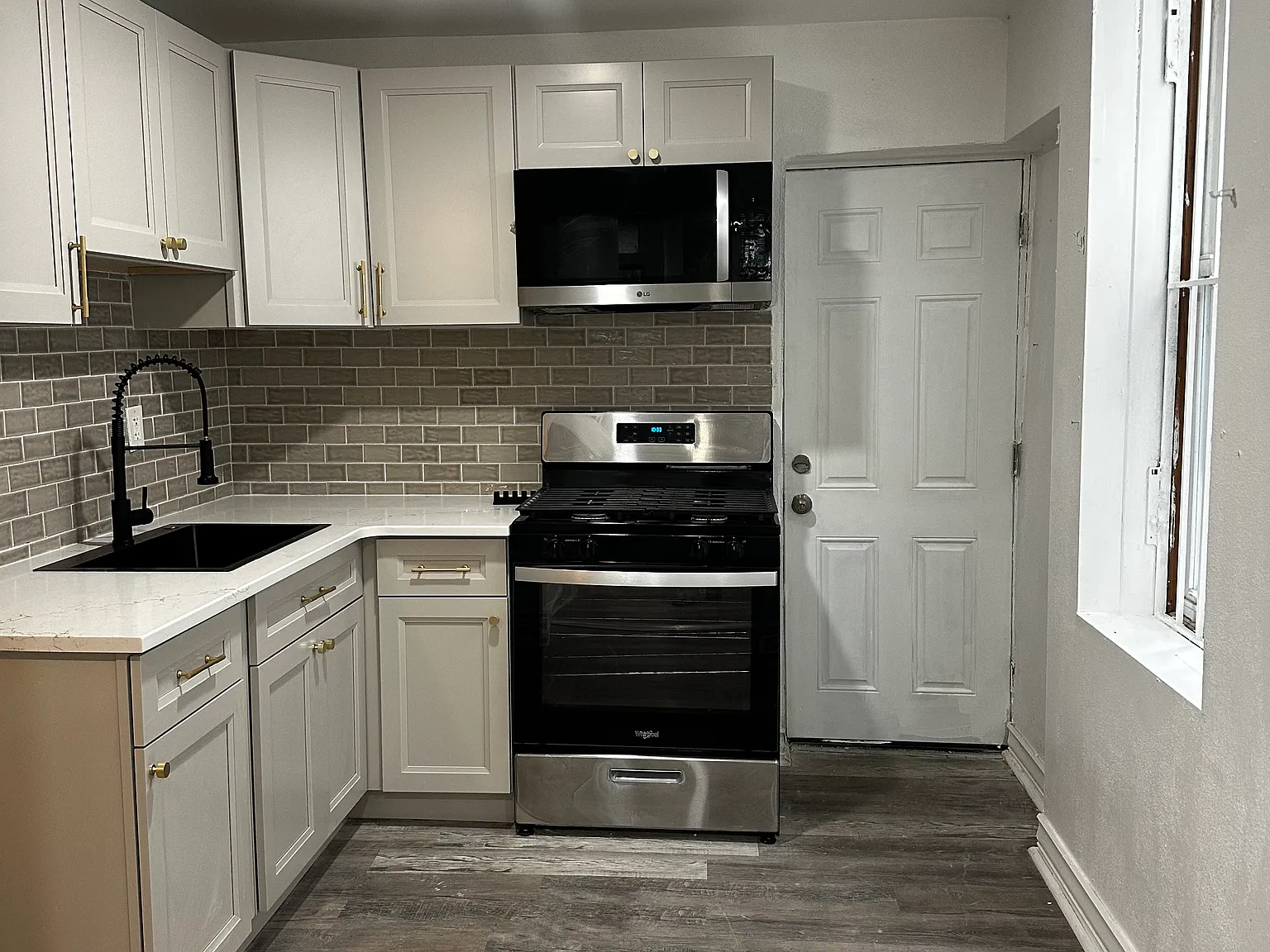 2 bed, 1064 sqft, $1,350 — Photo 2