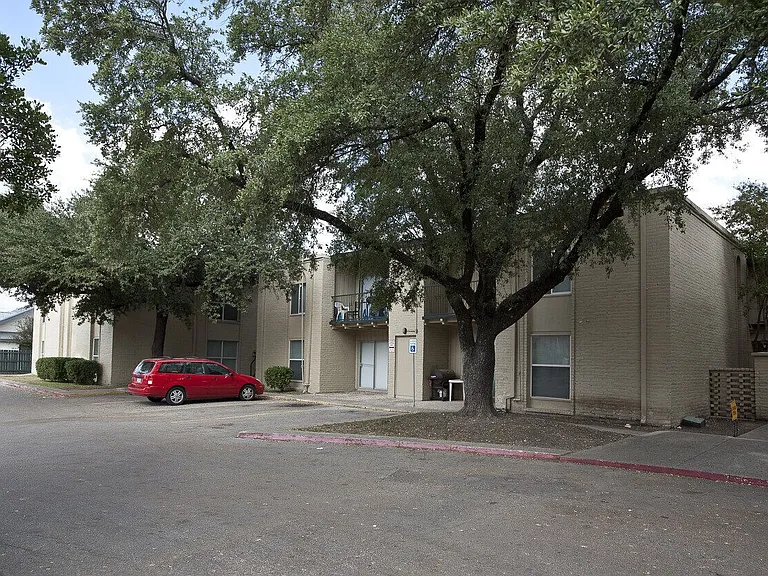 1403 Jackson Keller Rd — Photo 18