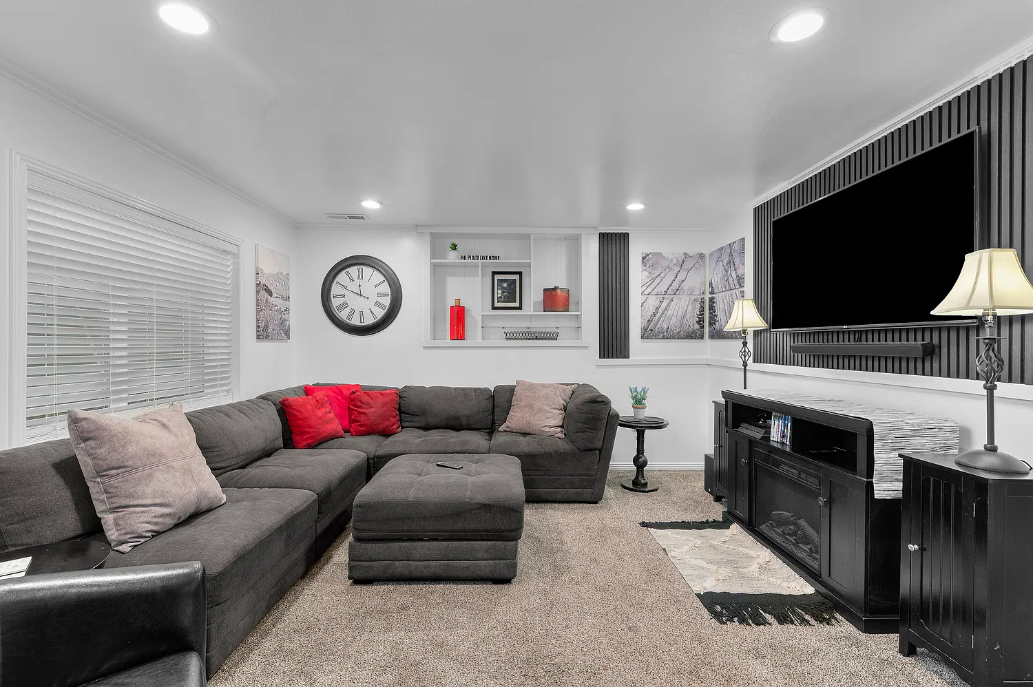 3 bed, 2.5 bath, 2200 sqft, $3,200 — Photo 2